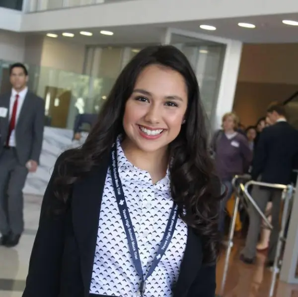 Photo of Julie Mendoza